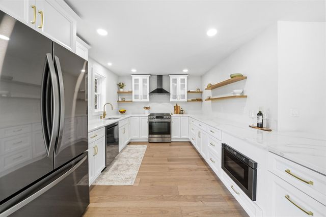13 Sunridge Road, Windham, NH 03087
