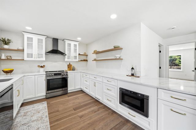 13 Sunridge Road, Windham, NH 03087