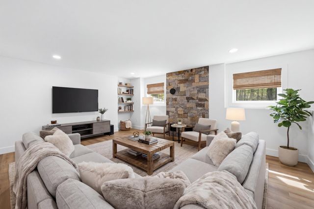 13 Sunridge Road, Windham, NH 03087