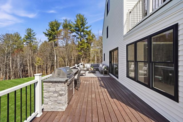 13 Sunridge Road, Windham, NH 03087