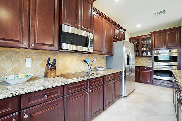 119 Manor Circle, Jupiter, FL 33458