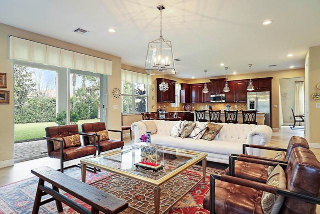 119 Manor Circle, Jupiter, FL 33458