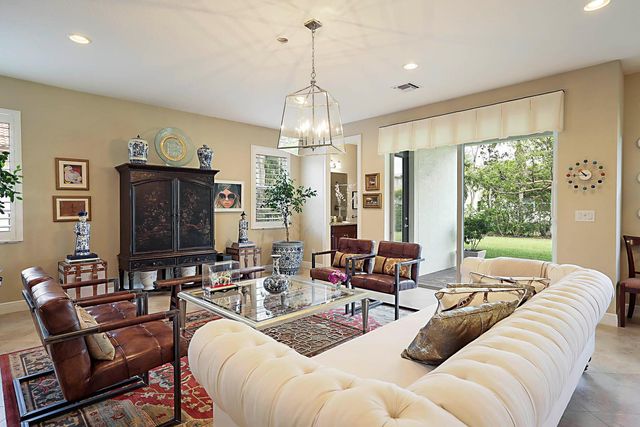 119 Manor Circle, Jupiter, FL 33458