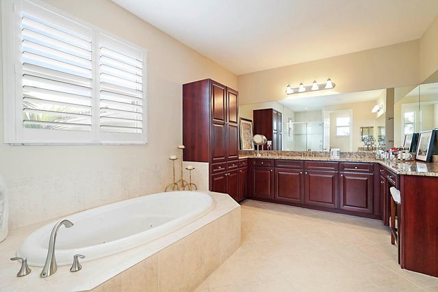 119 Manor Circle, Jupiter, FL 33458