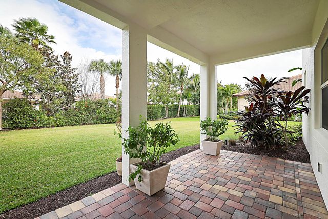119 Manor Circle, Jupiter, FL 33458