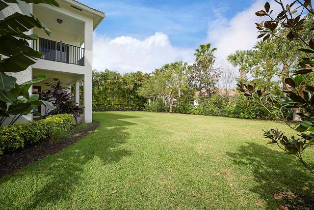 119 Manor Circle, Jupiter, FL 33458