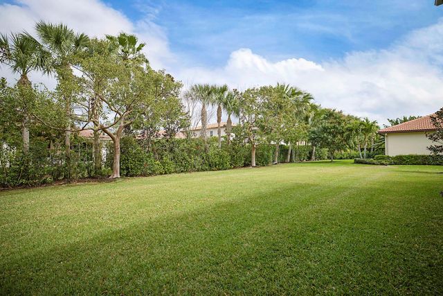 119 Manor Circle, Jupiter, FL 33458