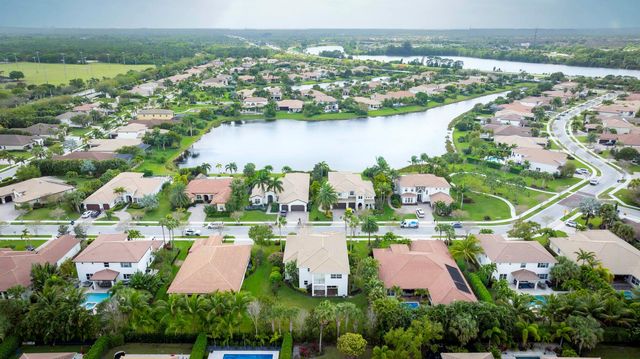 119 Manor Circle, Jupiter, FL 33458