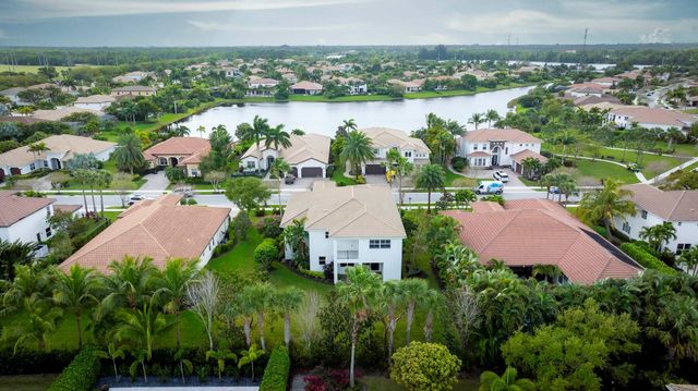 119 Manor Circle, Jupiter, FL 33458