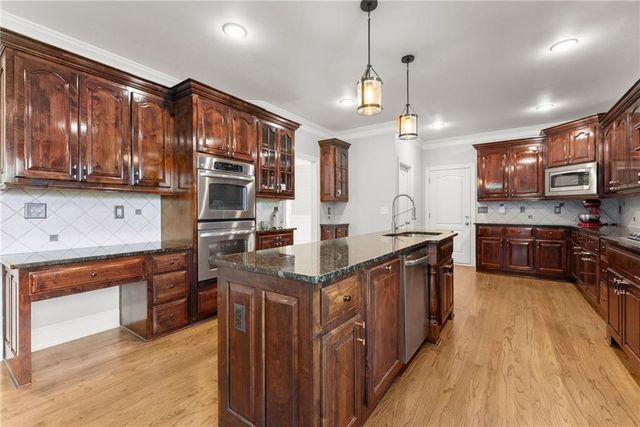 4514 Meadowland Way, Flowery Branch, GA 30542