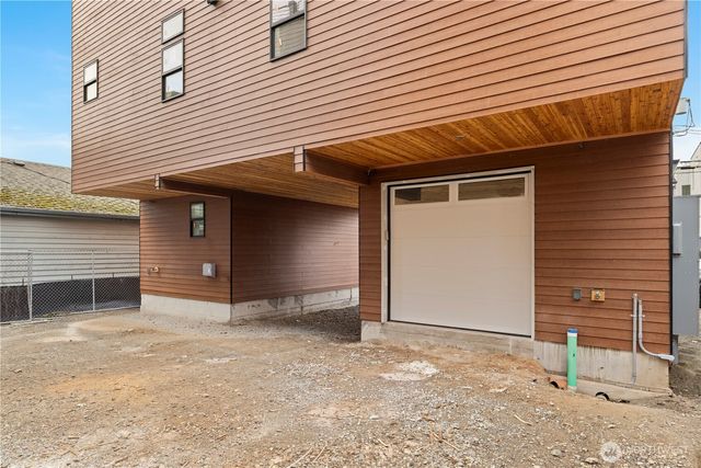 1136 B NW 57th Street, Seattle, WA 98107