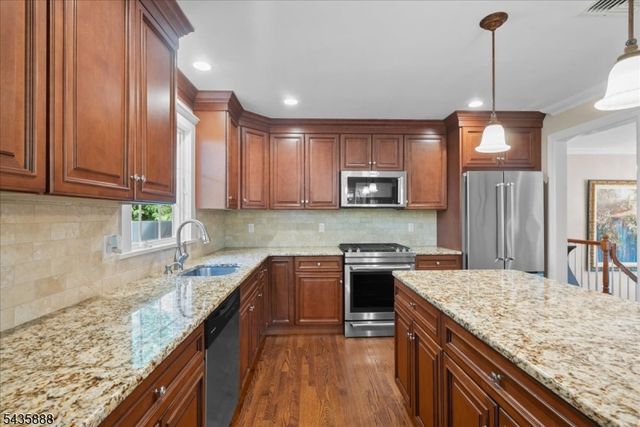 2 Glen Ter, Montville Twp., NJ 07045
