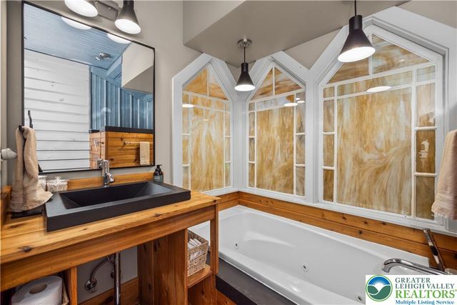 7419 Sweetwood Drive, Lower Macungie Twp, PA 18062