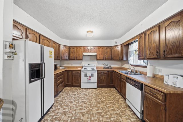 1040 N Indiana Ave, Wichita, KS 67214