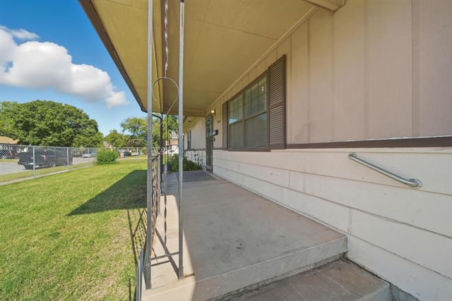 1040 N Indiana Ave, Wichita, KS 67214