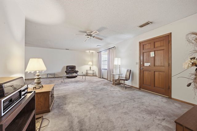 1040 N Indiana Ave, Wichita, KS 67214