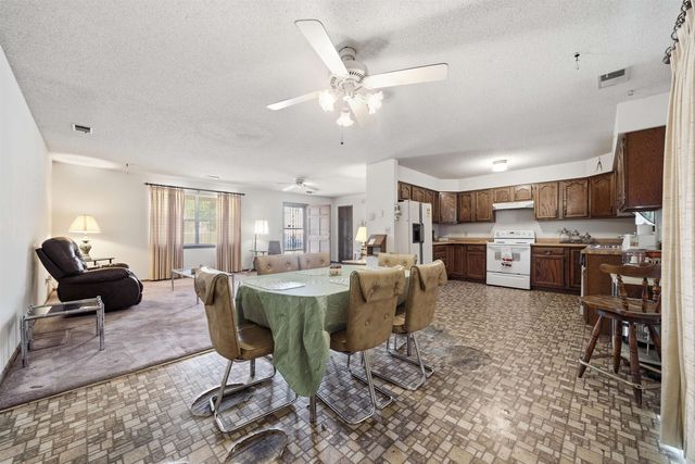 1040 N Indiana Ave, Wichita, KS 67214