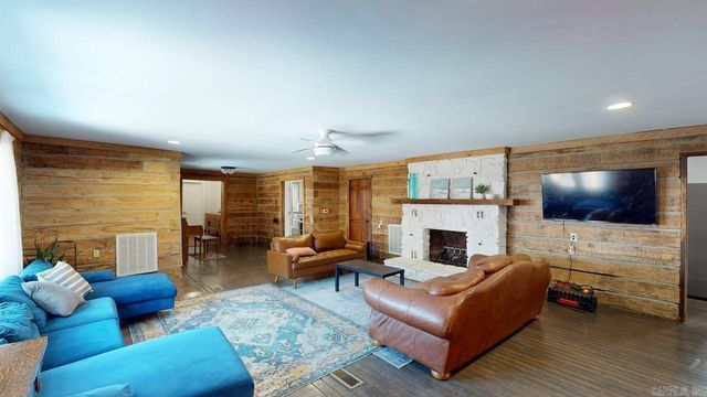 1910 Hillman Street, Conway, AR 72034