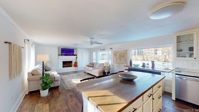 1910 Hillman Street, Conway, AR 72034