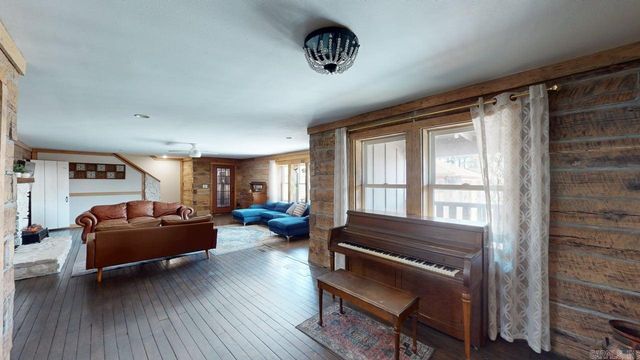 1910 Hillman Street, Conway, AR 72034