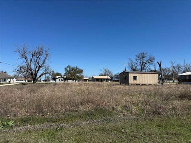 301 Judge Hailey Drive, Lott, TX 76656