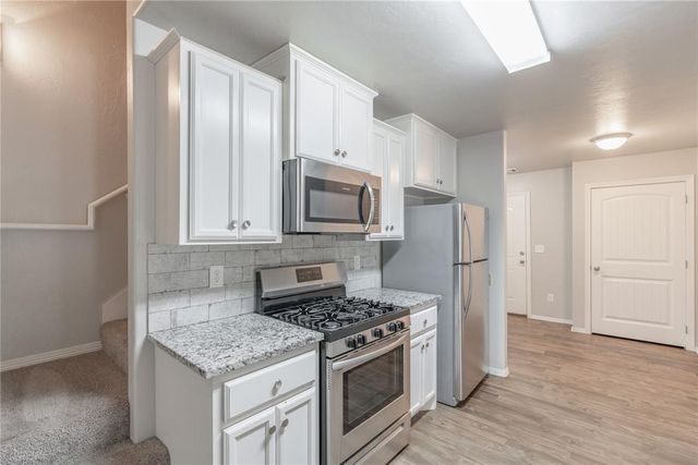 2132 Buena Vida Lane, Edmond, OK 73013