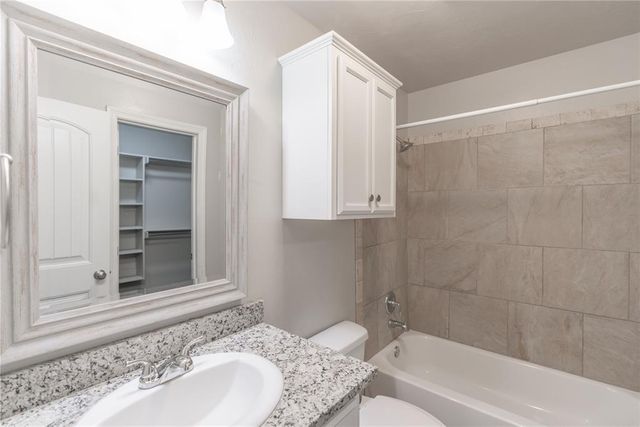 2132 Buena Vida Lane, Edmond, OK 73013