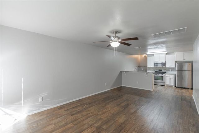 2132 Buena Vida Lane, Edmond, OK 73013