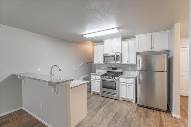 2132 Buena Vida Lane, Edmond, OK 73013