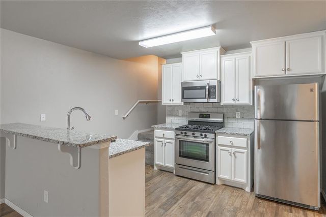 2132 Buena Vida Lane, Edmond, OK 73013