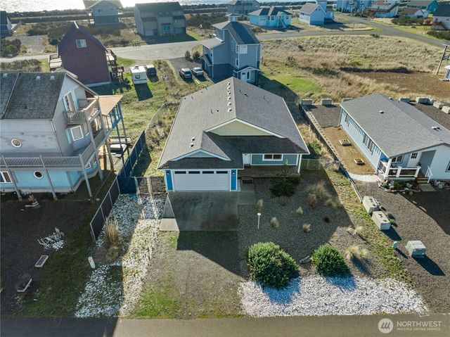 417 Riviera Street SW, Ocean Shores, WA 98569