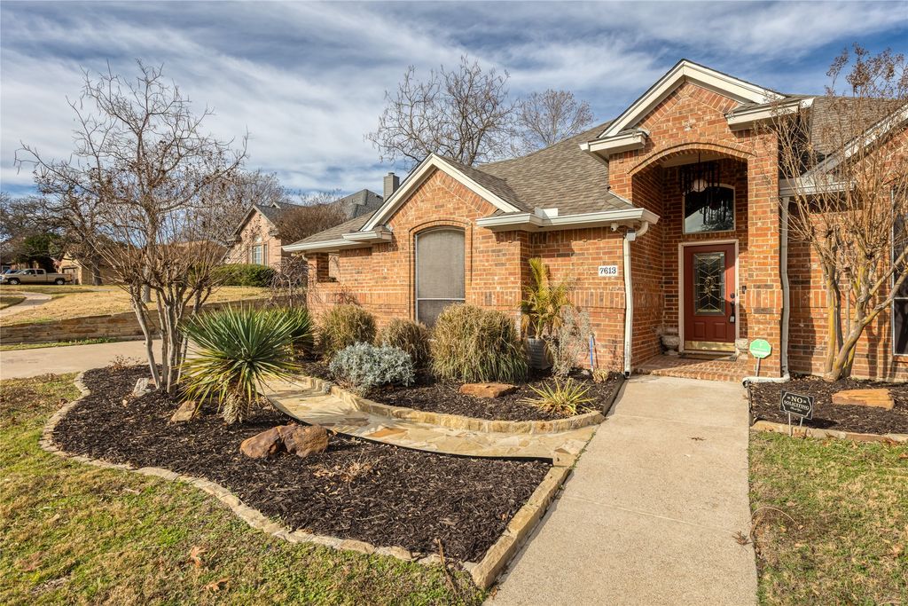 7613 Woodhaven Drive, North Richland Hills, TX 76182