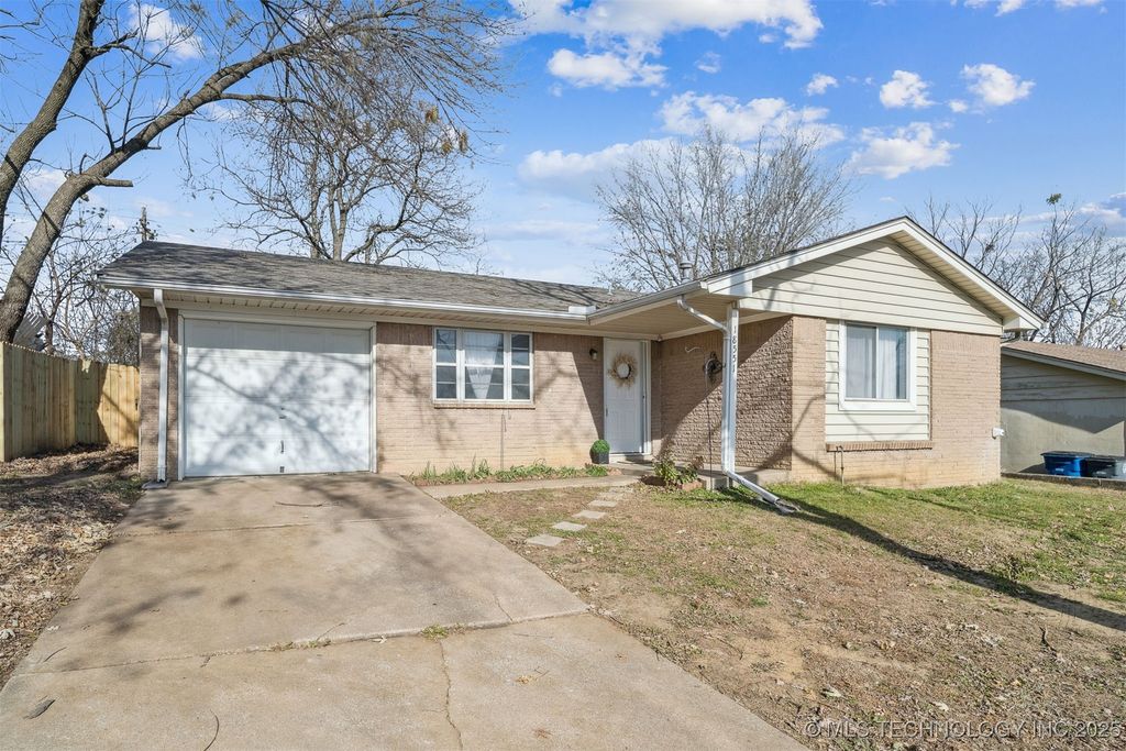 18551 E Admiral Boulevard S, Tulsa, OK 74015