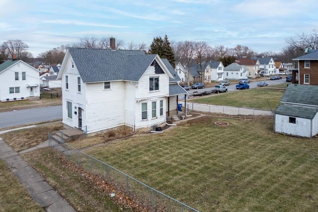 1935 N STURDEVANT Street, Davenport, IA 52804