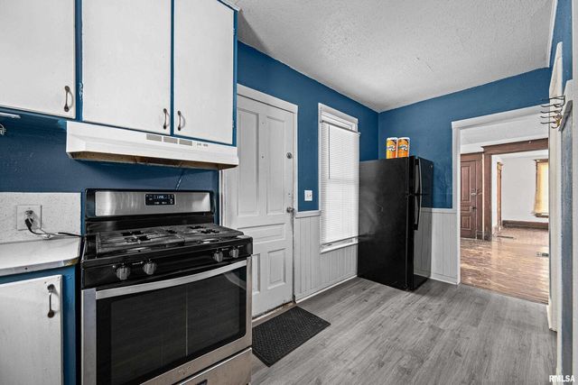 1935 N STURDEVANT Street, Davenport, IA 52804