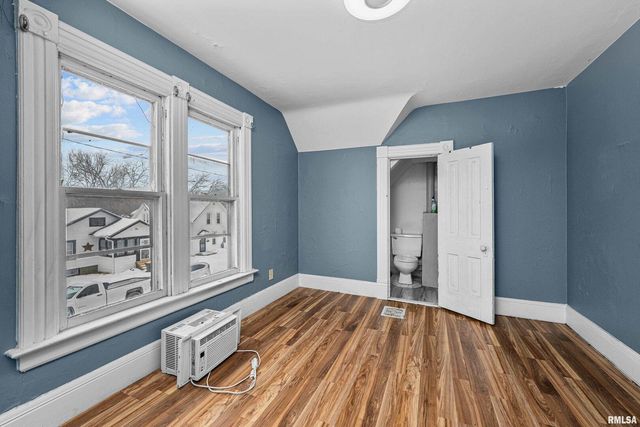 1935 N STURDEVANT Street, Davenport, IA 52804