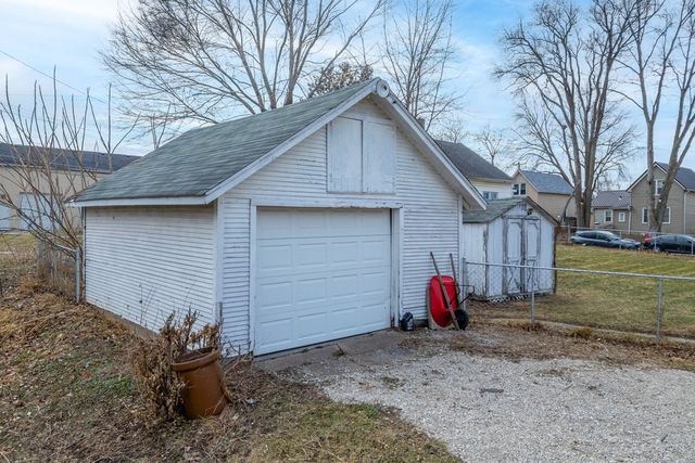 1935 N STURDEVANT Street, Davenport, IA 52804