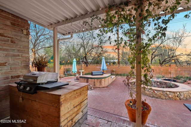 8802 E Buckboard Road, Tucson, AZ 85749