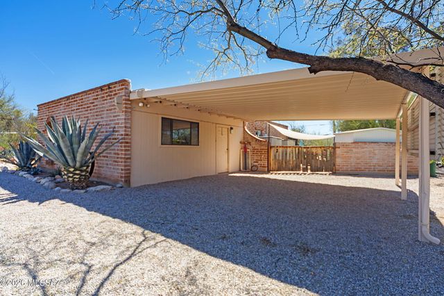 8802 E Buckboard Road, Tucson, AZ 85749