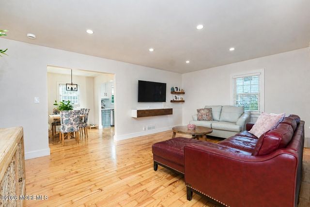 17 Fisher Avenue, Middlesex, NJ 08846