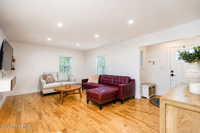 17 Fisher Avenue, Middlesex, NJ 08846