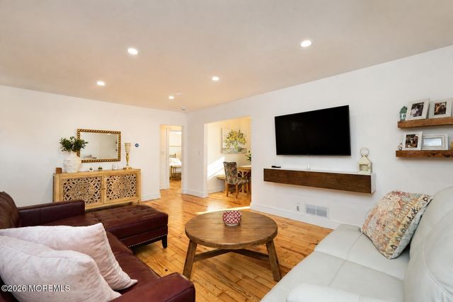 17 Fisher Avenue, Middlesex, NJ 08846