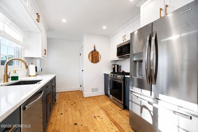 17 Fisher Avenue, Middlesex, NJ 08846