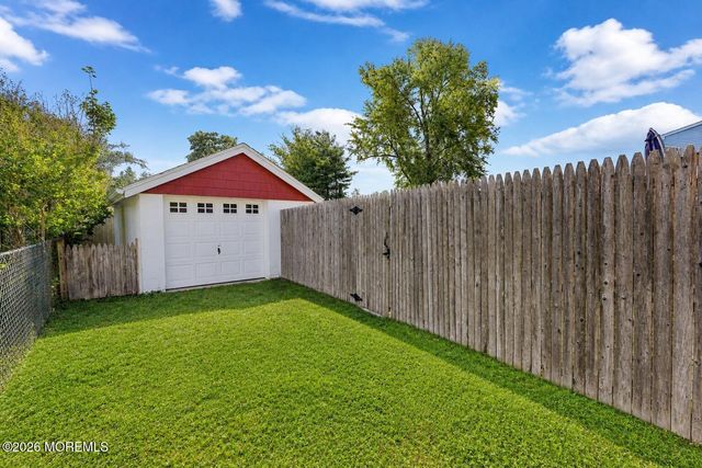 17 Fisher Avenue, Middlesex, NJ 08846