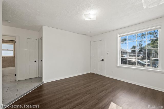 5689 Cornell Street, Dearborn Heights, MI 48125