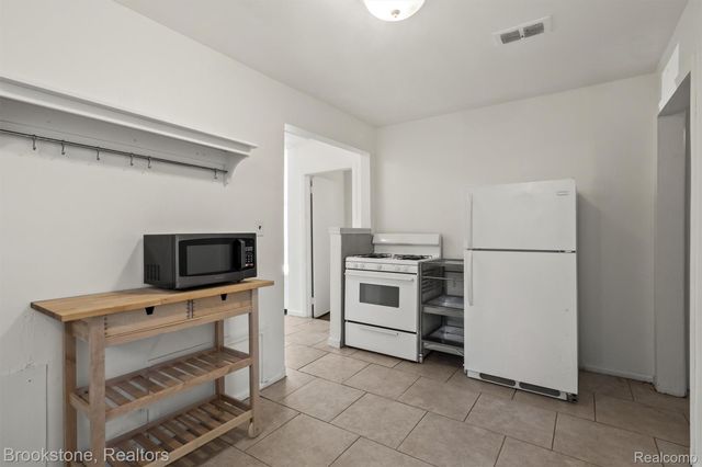 5689 Cornell Street, Dearborn Heights, MI 48125