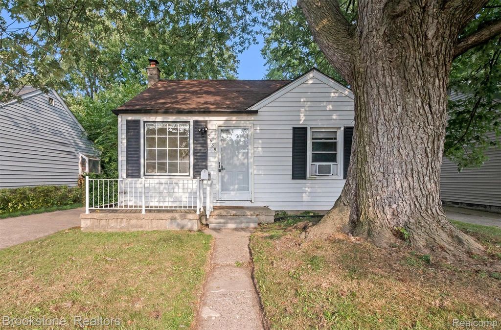 5689 Cornell Street, Dearborn Heights, MI 48125