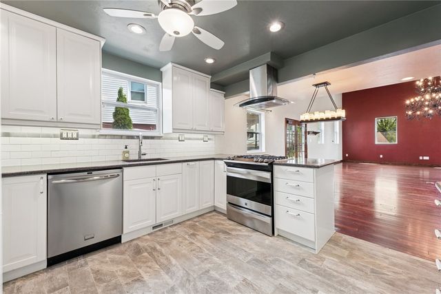 3302 Crestview Dr, N Versailles, PA 15137