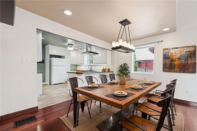 3302 Crestview Dr, N Versailles, PA 15137