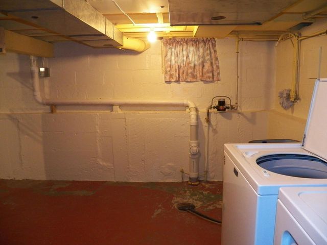 3606 Division STREET, Manitowoc, WI 54220